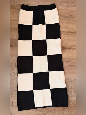 Black & White Checkerboard Knit Skirt